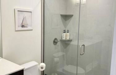 4 King Suites, Downtown, Outlets, Beach, Historic - Photo 26