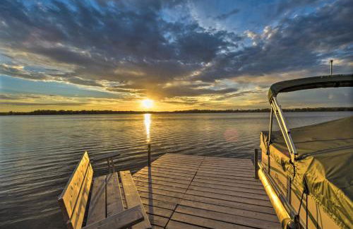 Modern Log Cabin with Rec Room, Steps to Lake! - Foto 43