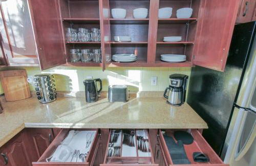 AC 6BR 2BA Quiet Retreat Central Location - Foto 19