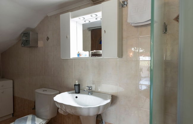 Kiriana Villa by LeaderStay - Photo 18