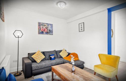 Elegant 3-bed apartment with FREE onsite PARKING in Enfield - Out door Patio - Big savings on Longer Stays - Photo 10