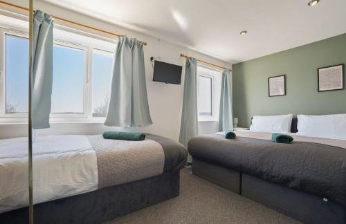 Stupton House, Large 3 Bed House that Sleeps 8 with Full Size Pool Table & FREE Parking - Hosted by Stay Host Save - Foto 22