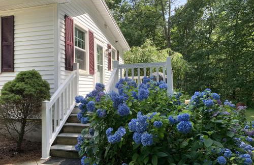 Cozy Bungalow Just Minutes from Mystic, Westerly Beaches, Boating and Casinos! bungalow - Foto 8