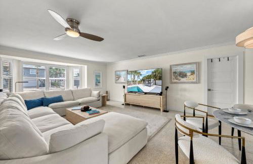 Siesta Key Waterfront Oasis - Heated Pool, Dock, Walk to Village & Beach - Photo 11