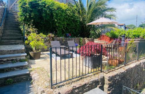 Little Trevio - seaside haven with parking and sea views - Photo 23