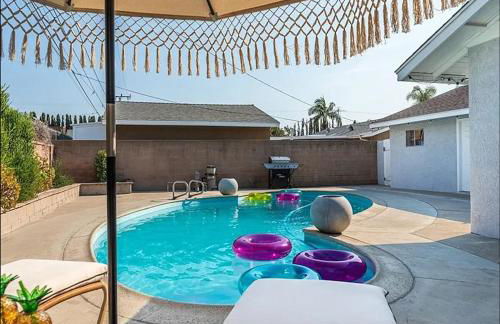 Stunning Oasis with Pool by Disneyland and Knotts - Foto 1