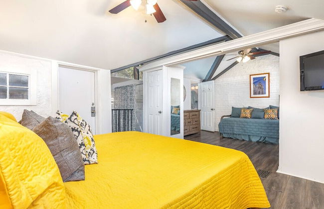 Southern Belle Carriage House - Photo 1