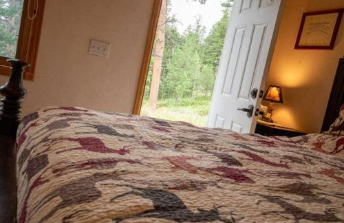 Warm Woodland Getaway with Land - Foto 16