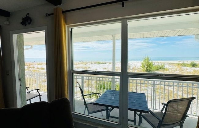 763 North Shore Upstairs 3 Bedroom Apts by RedAwning - Foto 7