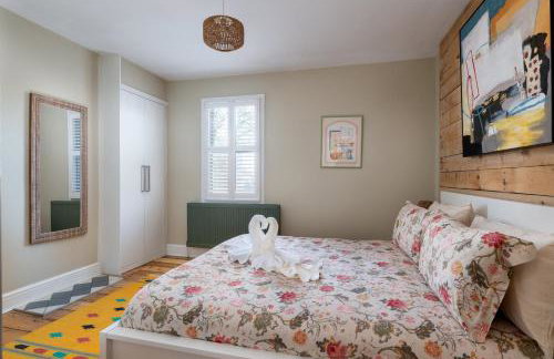 Modern 2BD Victorian Home Near Town Centre - Foto 7