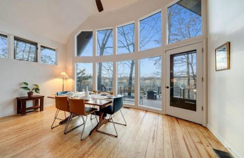 Exclusive Wooded Chalet w Magnificent River Views - Foto 3