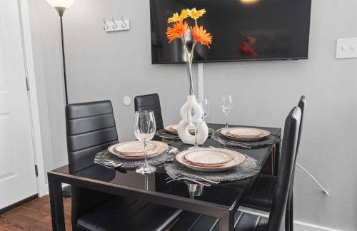 5 Min to Downtown - 7 to Duke - Washer and Dryer - Photo 7