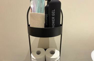 #81 Stylish Top Floor - for 2 - 10 mins to Brueton Park - " Perfect for Business Traveler and Couple - Free Parking" - Foto 12