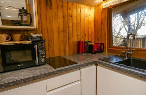 Tree House - Photo 9