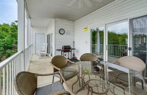 Lakefront Osage Beach Condo: Dock Your Boat Here! - Foto 24