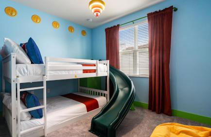 Contemporary 4BR Townhome with Pool & Themed Rooms - Foto 26