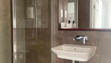 2BR 2BA Top Floor Penthouse Apartment in RG2 - Ideal for Business Travellers & Contractors, Free Parking & Sleeps Up To 6 - Foto 5