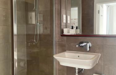 2BR 2BA Top Floor Penthouse Apartment in RG2 - Ideal for Business Travellers & Contractors, Free Parking & Sleeps Up To 6 - Foto 5