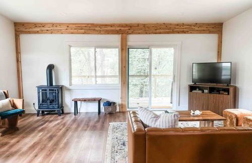 Lakeside Cabin - Serene Retreat with Lake Monroe Views and Wraparound Deck in Brown County - Foto 11