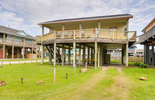 Walk to Crystal Beach! Family Retreat with Deck - Foto 32