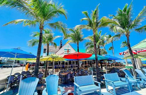 Stylish Beachfront Condo with Balcony & Ocean View - Foto 110