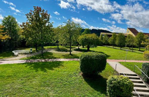 ERDEni-Appartment mit sonnigem Südbalkon zum Kurpark - Foto 5
