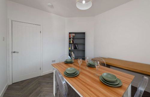 Welsh 3 Bedroom Retreat w Garden Parking Wifi - Photo 14