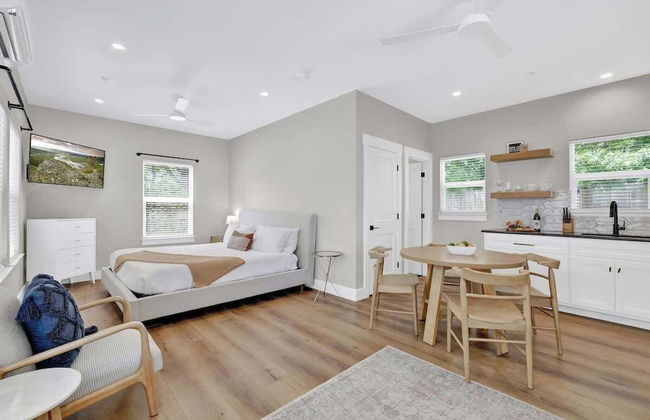 The Grove-c With Hot Tub - Walk to Main Street - Foto 2