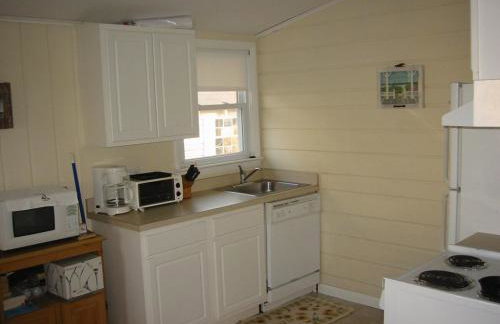 Pet Friendly Cottage walk to beach! - Foto 3