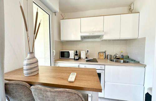 2Bed Seaview swimming pool beach on footparking - Foto 9