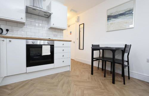 New Lodge Studios with Full Kitchen and Parking - Foto 40