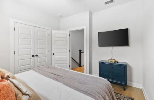 Upscale Townhome 3 miles to Downtown with 2 Car Garage - Foto 38