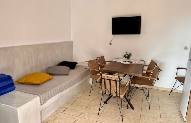 Birds Villa Apartments with Heated Pool - Including Car and Breakfast - Photo 34