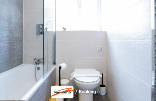 Two Bedroom Apartment By Buonomo Stays Short Lets & Serviced Accommodation in Islington - Foto 16