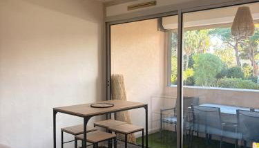 Studio terrasse au Port dHyères, Piscine, parking - Foto 5
