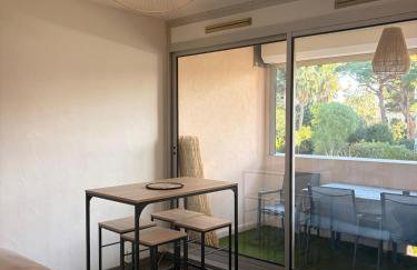Studio terrasse au Port dHyères, Piscine, parking - Foto 5