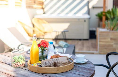 L'entre deux-suite romantique - jacuzzi privatif - clim réversible - wifi - Foto 6