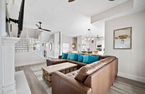 Jaw-dropping bayfront home with panoramic water views, boat slip, and cowboy pool - Foto 16