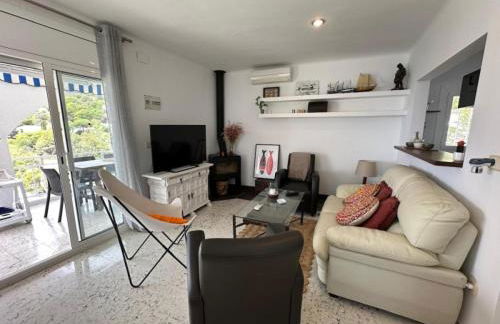 Preciosa casa con piscina desbordante y vistas al mar - Foto 9