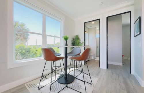 The C House - Photo 22