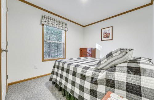 Less Than 1 Mi to Beach Peaceful Brant Lake Home! - Foto 17