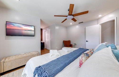 Beautiful home, centrally located to Parks with Pool - Foto 25