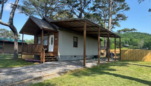 Rustic Chic Alabama Cabin w Loft Fire Pit Pet Friendly Fenced Yard Lake Guntersville - Coco Chateau - Foto 3, Garden, Garden view