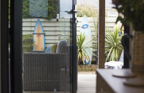 Two Bare Feet - Photo 9