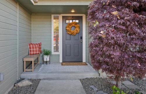 Fire Pit Getaway Shops and Dining 70in TV - Foto 12