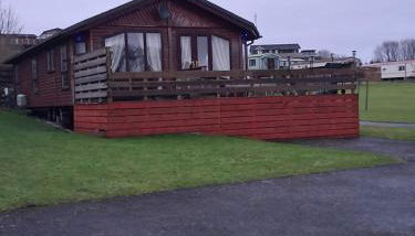 Redwood lodge with luxury hot tub at Three lochs holiday park - Foto 5