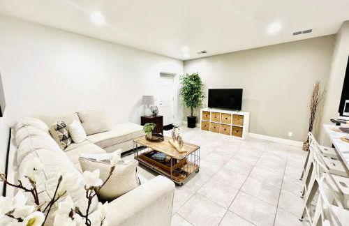 Entire Fully Equipped Basement Guest Apartment Home - Foto 1