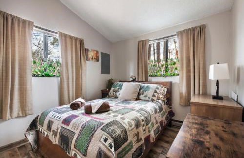 Zen Vibe w Fireplace Grill Deck & Screened Porch - Foto 26