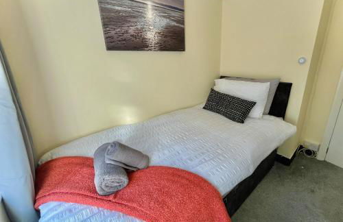 Stylish 3-bed home in Prestwich with free parking - Foto 8