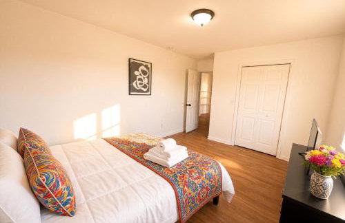5BR Accessible Valley & Lake View Home Near Cornell - Sleeps 10 - Foto 50